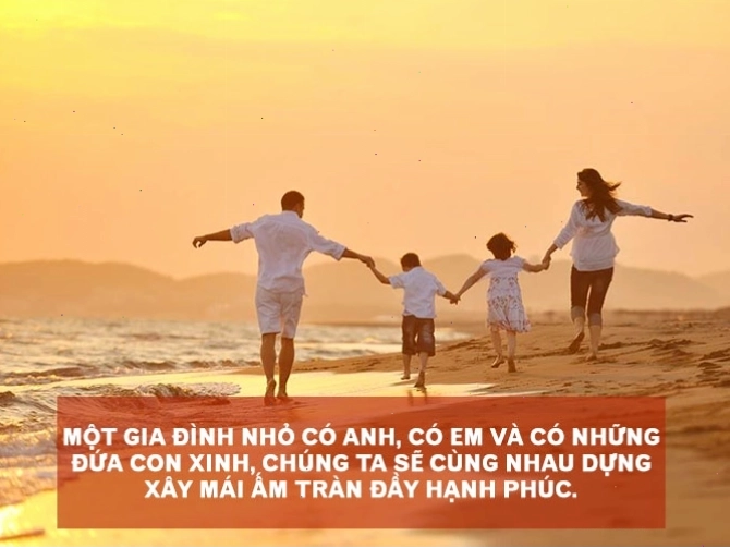 Hình ảnh gia đình nhỏ quây quần bên nhau trong không khí ấm áp