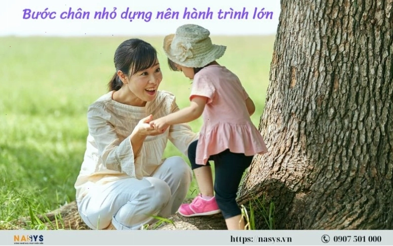 Hình ảnh một người đang ngắm nhìn cảnh bình minh với nụ cười tươi tắn