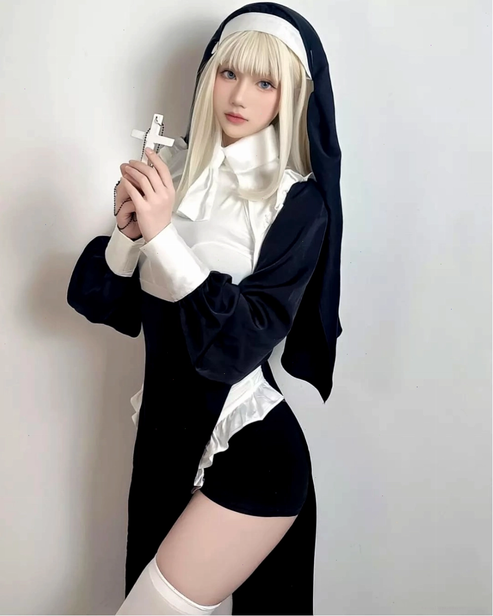 Hình ảnh nghệ thuật của cosplayer trong tạo hình ma nữ