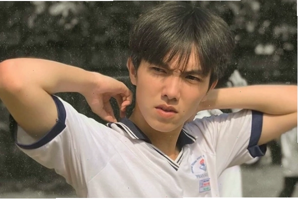 Hot boy 10X sở hữu vẻ đẹp chuẩn “chàng trai năm 17 tuổi” với nụ cười tươi tắn