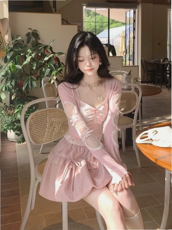 Khoảnh khắc thời trang cuốn hút của cô gái mặc đồ pinky
