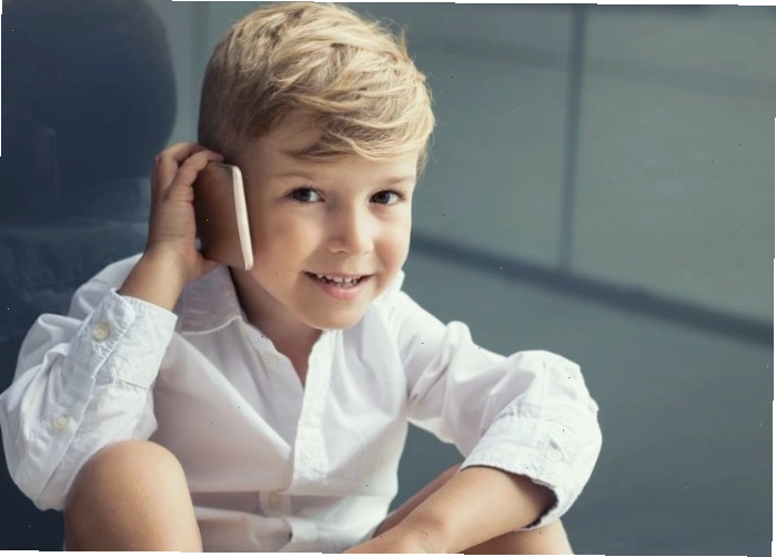 Kiểu tóc mai lệch cho bé trai phong cách