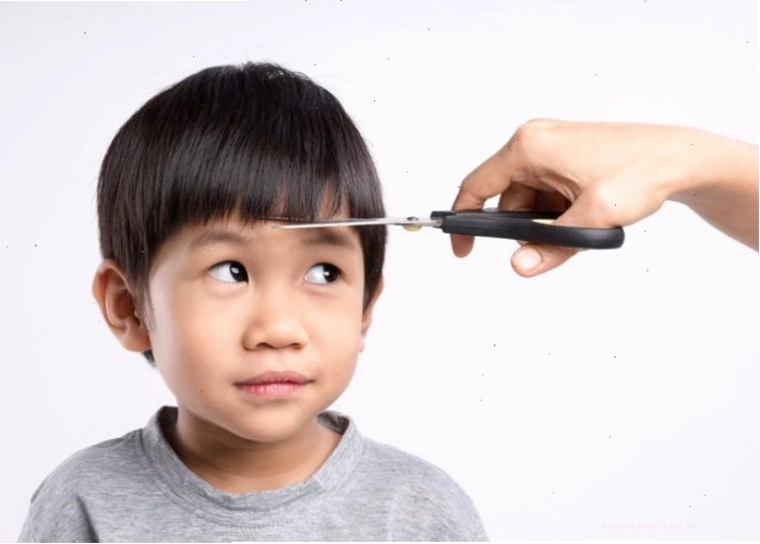 Kiểu tóc mái ngố cho bé trai đáng yêu