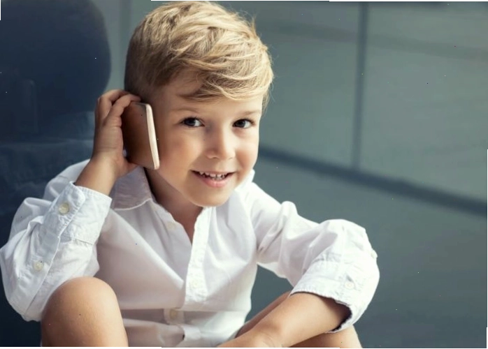 Kiểu tóc ngắn mái lệch cho bé trai phong cách