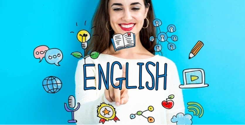 Người phụ nữ đang đọc sách trong không gian yên tĩnh, thư giãn