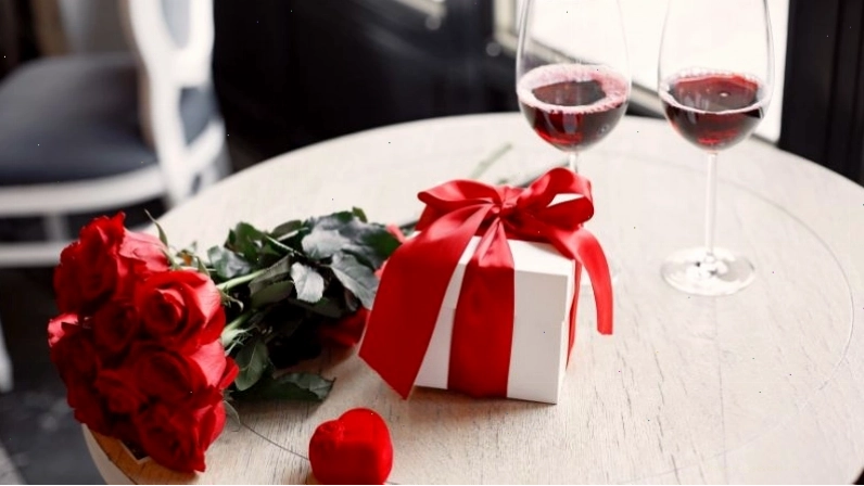 Những status, caption thả thính ngày Valentine cho dân FA