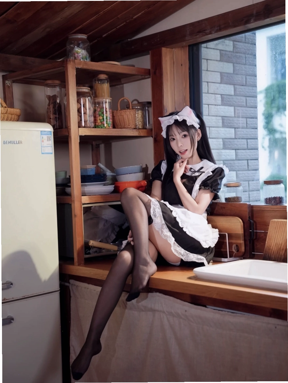 Nữ cosplayer trong trang phục ma nữ với đôi mắt sắc sảo