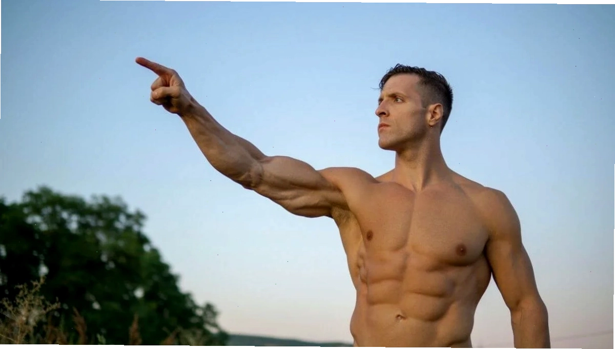 Trai body 6 múi nét đang tập luyện trong phòng gym