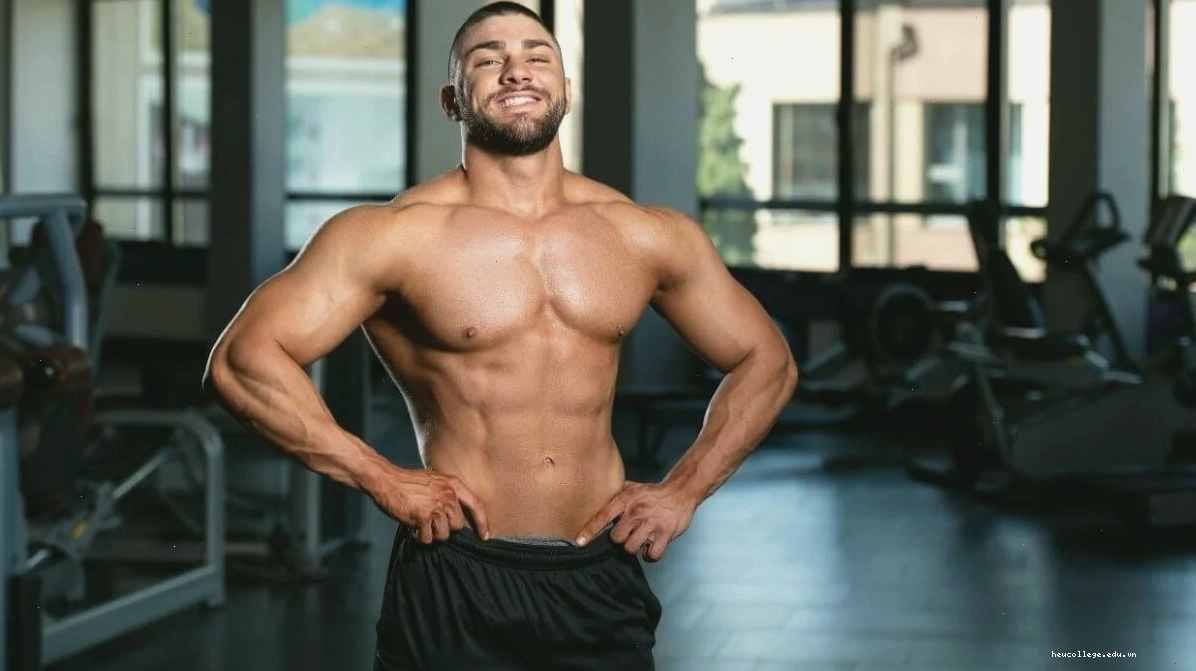 Trai gym cơ bụng săn chắc