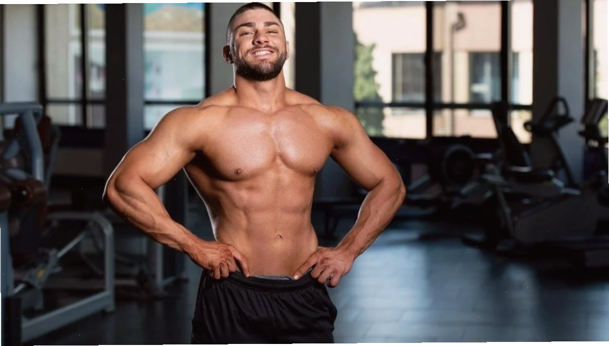 Trai gym với cơ bụng săn chắc