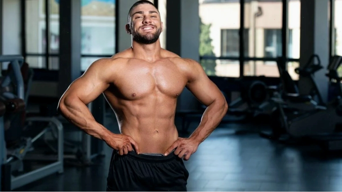 Trai gym với cơ bụng săn chắc và vóc dáng cân đối