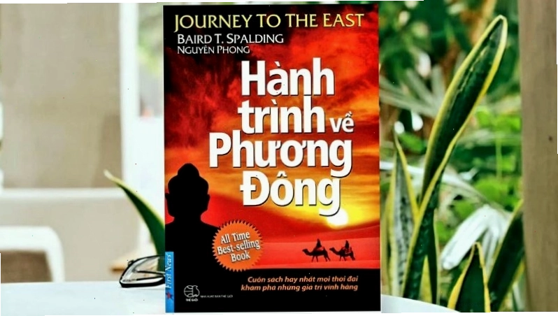 Trang bìa sách Hành trình về Phương Đông với những câu nói hay về cuộc sống