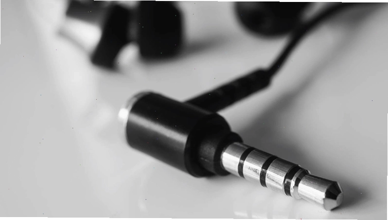 Kết nối tai nghe jack 3.5mm là thông dụng nhất đối với máy tính bàn