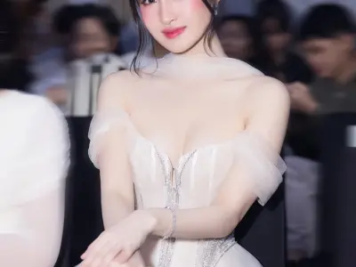 Nguyễn Phương Nhi lộ diện trong loạt ảnh mới đầy cuốn hút