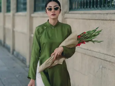 Tăng Thanh Hà khoe sắc trong ảnh gia đình ấm áp bên chồng con