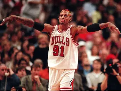 Hành trình bóng rổ của gã điên Dennis Rodman