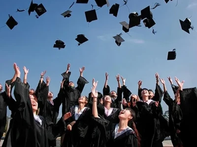 Caption Tốt Nghiệp Đại Học Ngắn Gọn: Lời Nhắn Ý Nghĩa Cho Ngày Tựu Trường