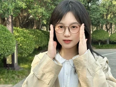 Tuyển Tập Ảnh Gái Xinh Đeo Kính Thu Hút Mọi Ánh Nhìn 2026